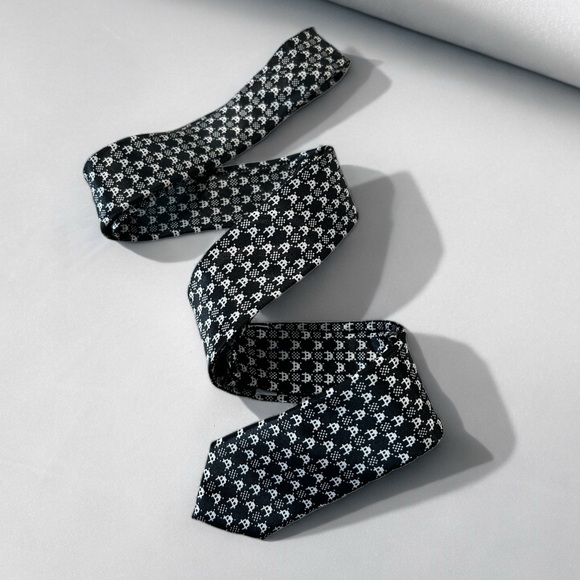 NWOT Black Tie Geek Space Invaders Tie - Picture 2 of 6